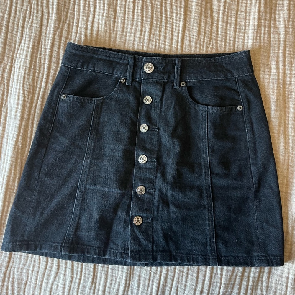 american eagle black button down skirt